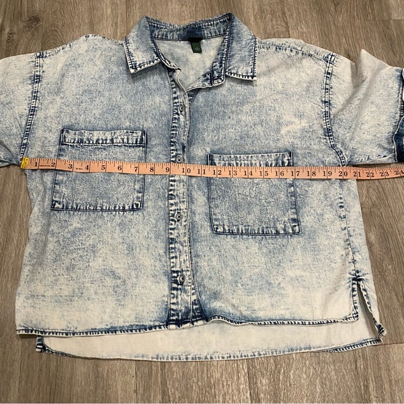 Wild Fable acid wash oversized crop top short sleeve with pocket - Picture 4 of 7